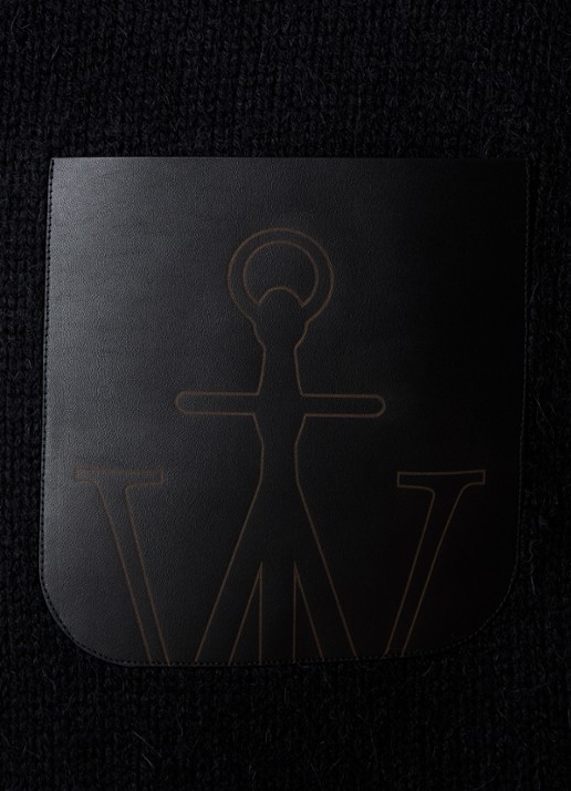 J.W. Anderson Grofgebreide coltrui in alpaca wolblend met borstzak en logo - detail 2 zwart
