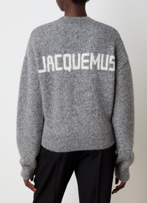 Jacquemus Fijngebreide trui in alpaca wolblend met backprint - achterkant grijs
