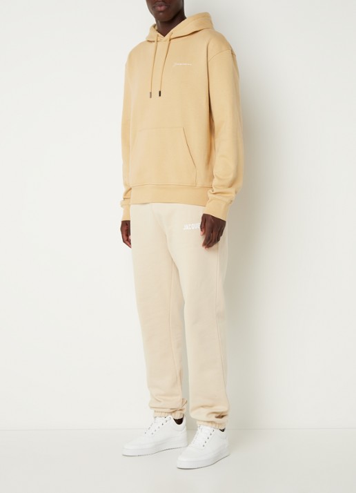 Jacquemus Hoodie van  katoen met logoborduring - voorkant 5 camel