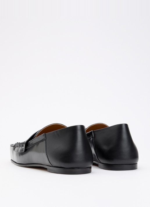 Jacquemus Le Carré loafer van lakleer met detail van leer - achterkant zwart