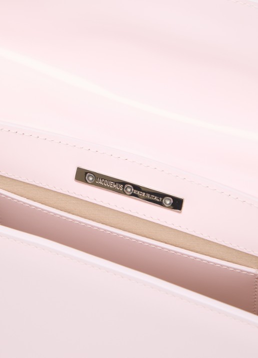 Jacquemus Le Grand Bambino handtas van lakleer met afneembare schouderriem  - detail 3 lichtroze