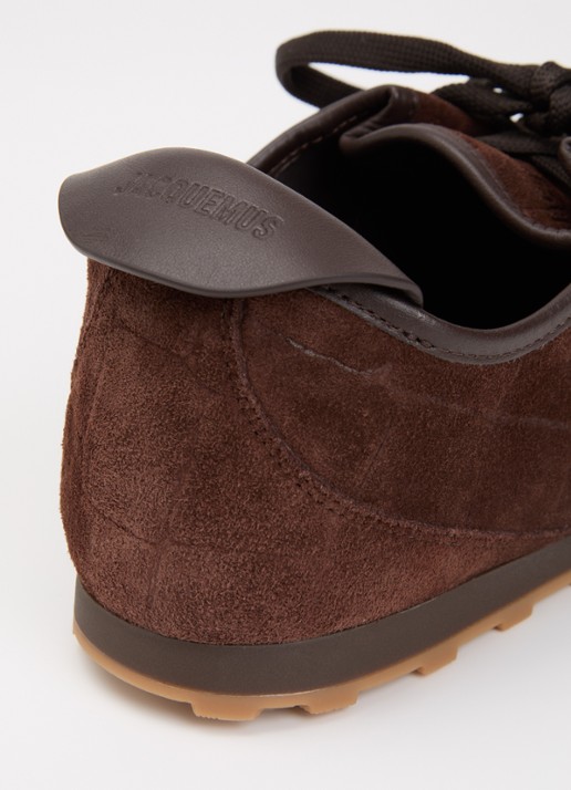 Jacquemus Les Tennis sneaker van suède met crocostructuur  - detail 4 hazelnootbruin