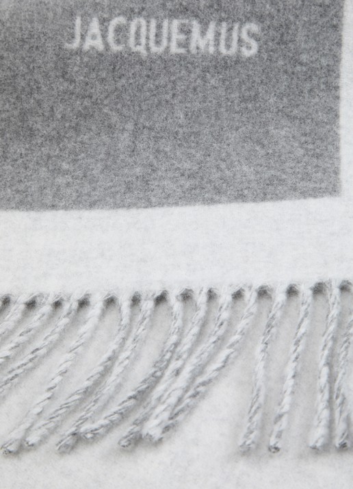 Jacquemus Sjaal van wol met logoprint 190 x 30 cm - detail grijs