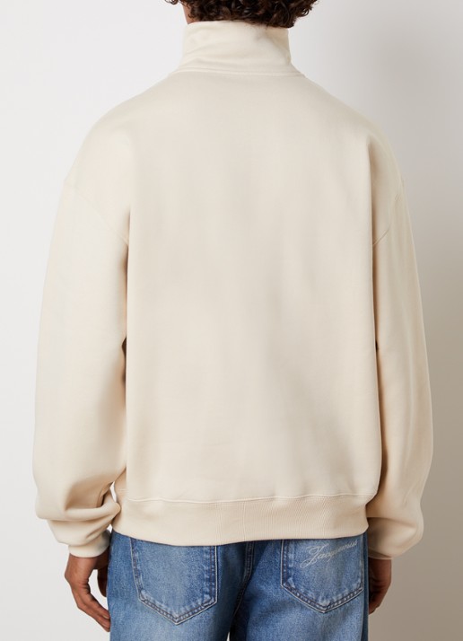 Jacquemus Sweater met logo en halve rits - achterkant 3 zand