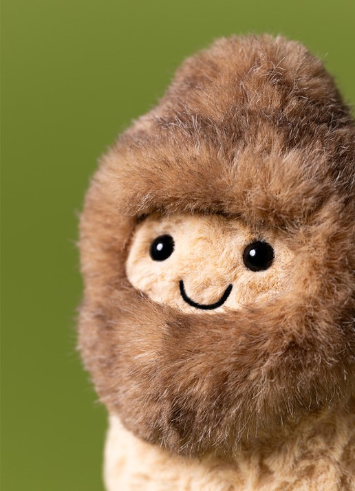 Jellycat Amuseables Peanut Yeti Outfit knuffel 12 cm - voorkant 7 beige
