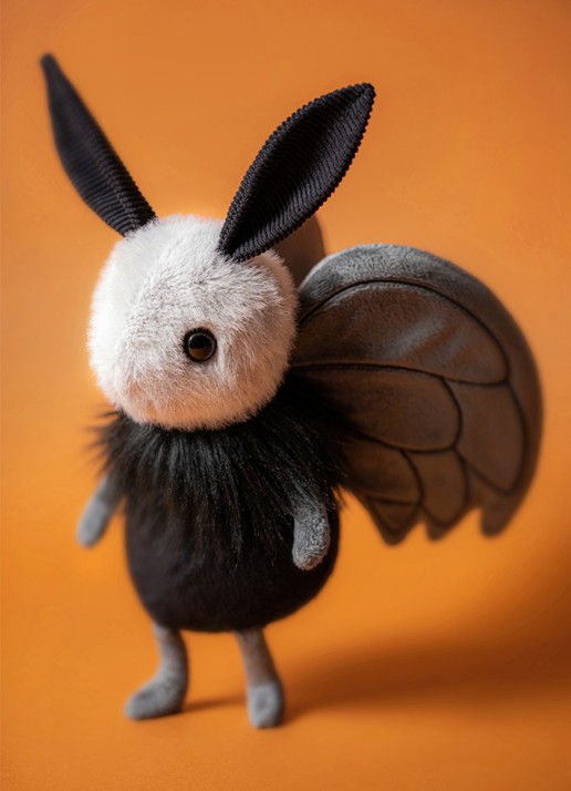 Jellycat Miff Mothman knuffel 21 cm - voorkant 3 zwart