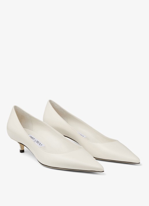 Jimmy Choo Amelia pump van kalfsleer - detail gebroken wit