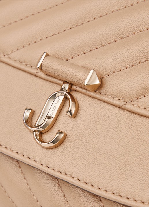 Jimmy Choo Curve M crossbodytas van lamsleer - detail 4 beige