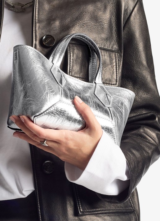 Jimmy Choo Diamond Tote/XS handtas van kalfsleer met metallic finish - voorkant 5 zilver