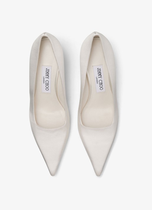 Jimmy Choo Ixia 80 pump van satijn - detail 3 gebroken wit