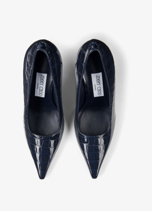 Jimmy Choo Ixia 95 pump van kalfsleer met crocostructuur - detail 4 donkerblauw