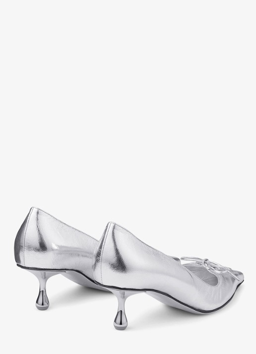 Jimmy Choo Scarlett 50 pump van lamsleer met metallic finish - achterkant zilver