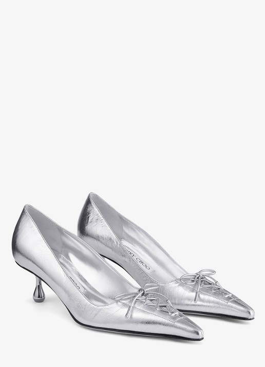 Jimmy Choo Scarlett 50 pump van lamsleer met metallic finish - voorkant 3 zilver