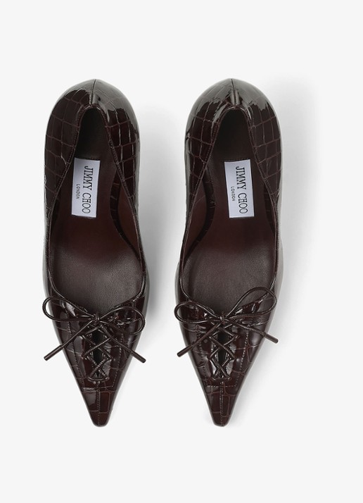 Jimmy Choo Scarlett 95 pump van kalfsleer met crocostructuur - detail 4 donkerbruin