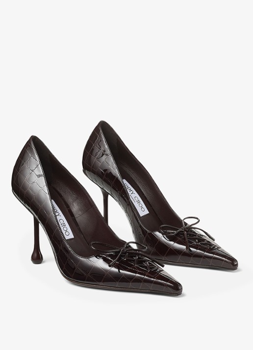 Jimmy Choo Scarlett 95 pump van kalfsleer met crocostructuur - voorkant 2 donkerbruin