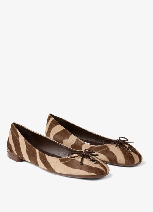 Jimmy Choo Scarlett ballerina van kalfsleer met ponyhair - voorkant 5 bruin