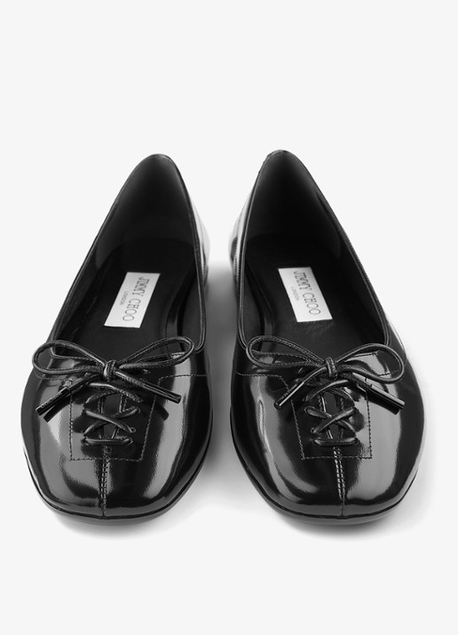 Jimmy Choo Scarlett ballerina van lamsleer met lakfinish - detail 4 zwart