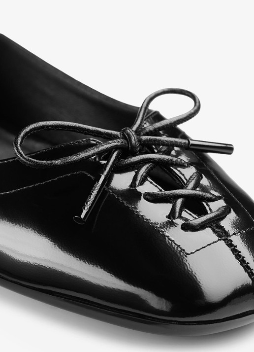Jimmy Choo Scarlett ballerina van lamsleer met lakfinish - detail 5 zwart