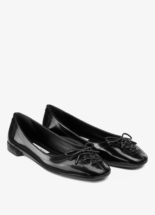 Jimmy Choo Scarlett ballerina van lamsleer met lakfinish - voorkant 3 zwart