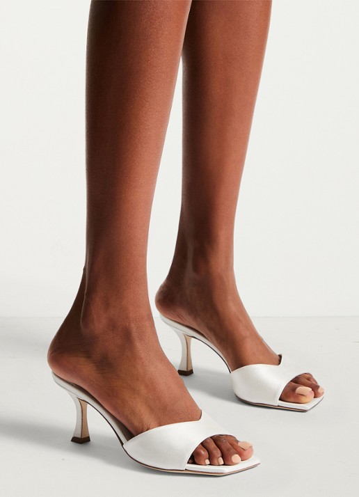 Jimmy Choo Skye 40 muiltje van satijn - voorkant 2 gebroken wit
