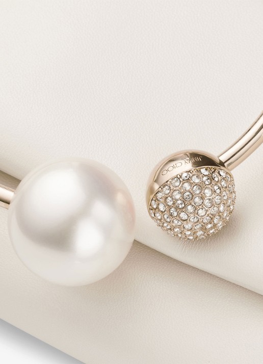Jimmy Choo Xandra clutch van leer - detail 2 gebroken wit