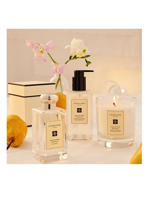 Jo Malone London English Pear & Freesia Bath Oil - badolie - detail 2 undefined