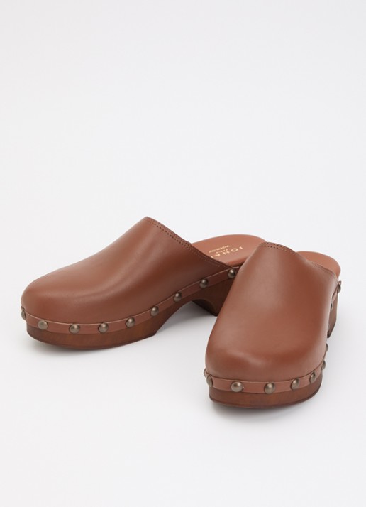 Jonak Muiltje van kalfsleer met studs - detail roodbruin