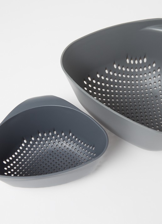 Joseph Joseph Driehoek Nest vergiet set van 2 - voorkant 2 grijs