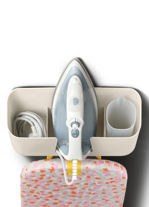 Joseph Joseph IronHub strijkijzerhouder - voorkant 2 beige