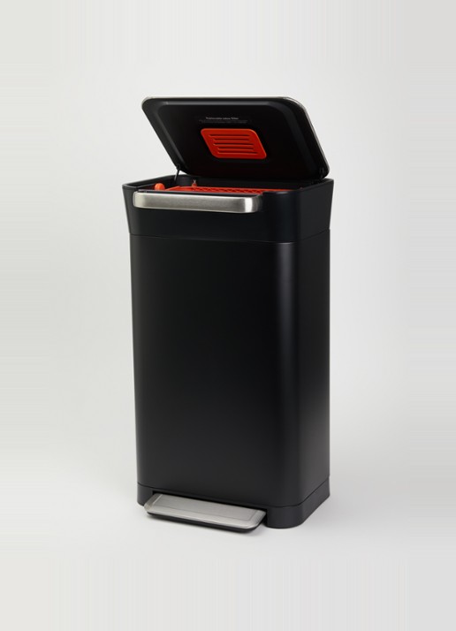 Joseph Joseph Titan 30 pedaalemmer met afvalpers 30 liter - voorkant 2 zwart