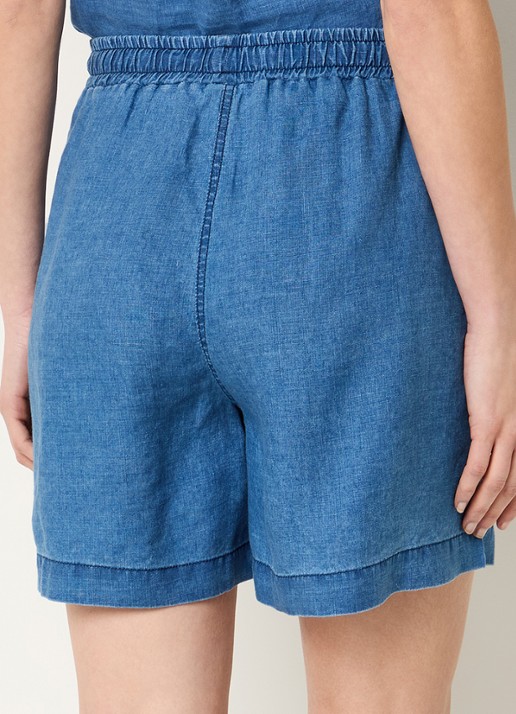 Josephine & Co Benno mid waist loose fit korte broek van chambray - achterkant indigo