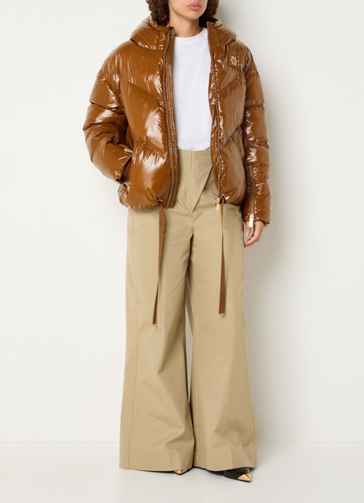 JOSH V Brenna puffer jack met strikceintuur en glanzende finish - voorkant 3 cognac