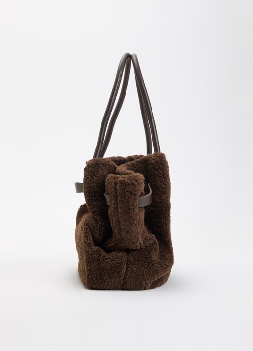 JW PEI Hana Medium schoudertas van teddy - detail 3 bruin