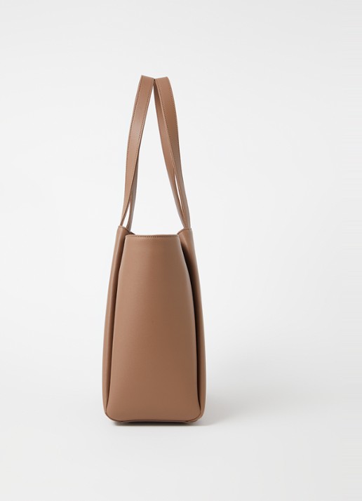 KAAI Midi Pyramid schoudertas van leer met 13.5 inch laptopvak - detail 3 taupe