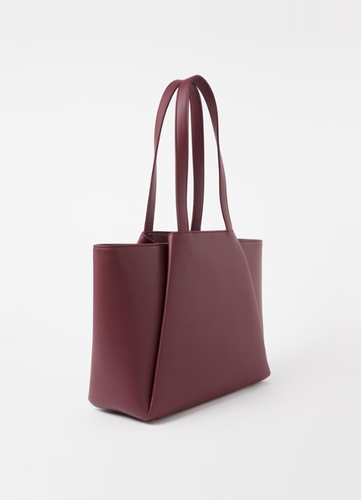 KAAI Midi Pyramid schoudertas van leer met 13.5 inch laptopvak - achterkant bordeauxrood