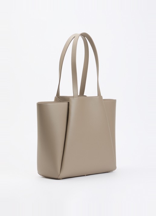 KAAI Pyramid schoudertas van leer met 15 inch laptopvak - achterkant 6 taupe