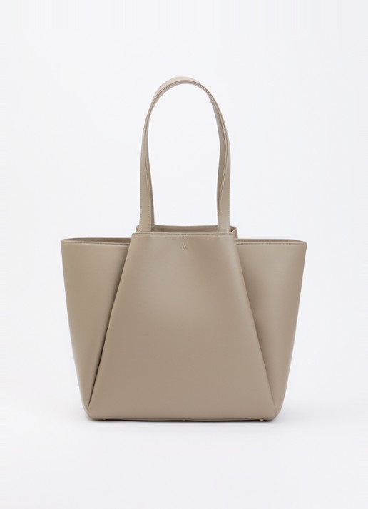 KAAI Pyramid schoudertas van leer met 15 inch laptopvak - voorkant 4 taupe