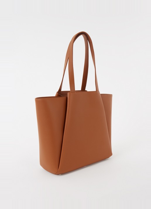 KAAI Pyramid schoudertas van leer met 15 inch laptopvak - achterkant cognac