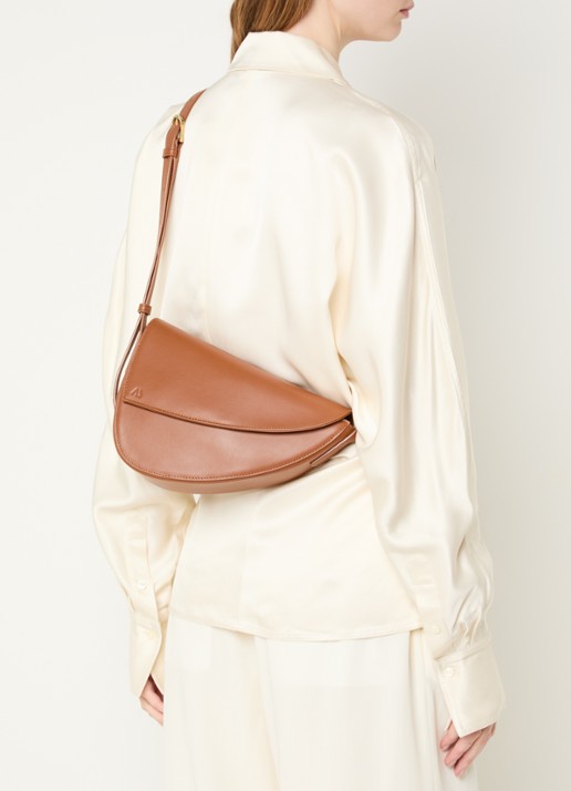 KAAI Rebel crossbodytas van leer - voorkant 6 cognac