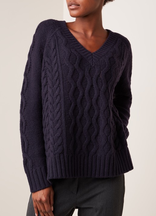 Kabelgebreide pullover van wol met V-hals - detail 2 donkerblauw