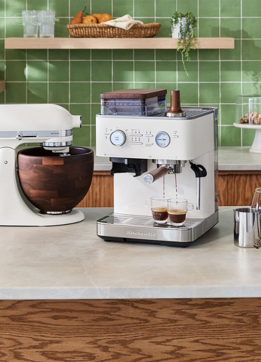 KitchenAid Artisan keukenmachine met kantelbare kop 4,3 liter 5KSM156WBEPL - voorkant 3 wit