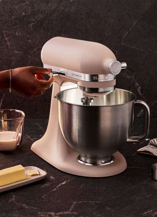 KitchenAid Artisan Plus keukenmachine met kantelbare kop 4,7 liter - voorkant 2 feather pink