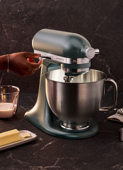 KitchenAid Artisan Plus keukenmachine met kantelbare kop 4,7 liter - voorkant 5 juniper