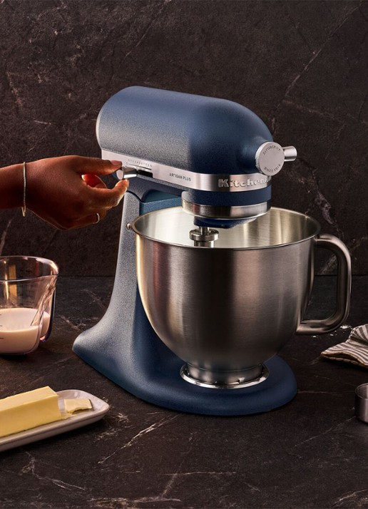 KitchenAid Artisan Plus keukenmachine met kantelbare kop 4,7 liter - voorkant 2 wild blueberry