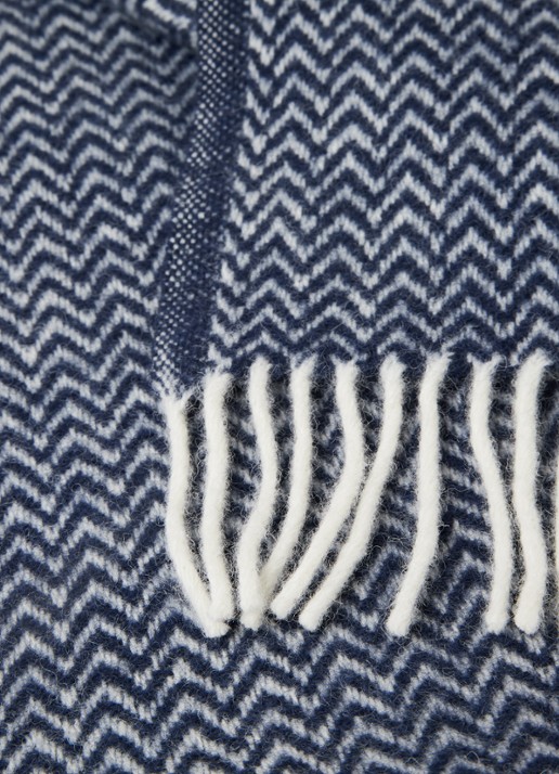 Klippan Chevron plaid van wol 130 x 200 cm - detail donkerblauw