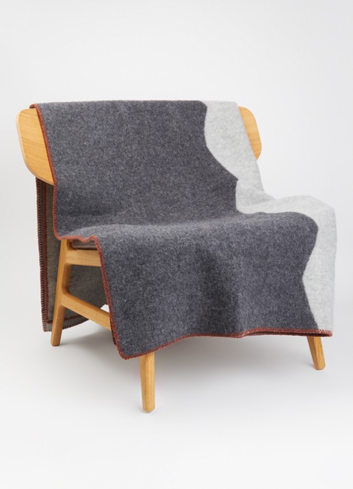 Klippan Fasad plaid van lamswol 130 x 180 cm - voorkant 3 grijs