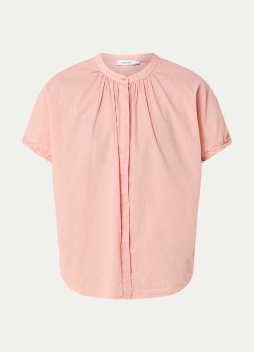 Knit-ted Lotus blouse met plooidetail - voorkant 3 zalmroze