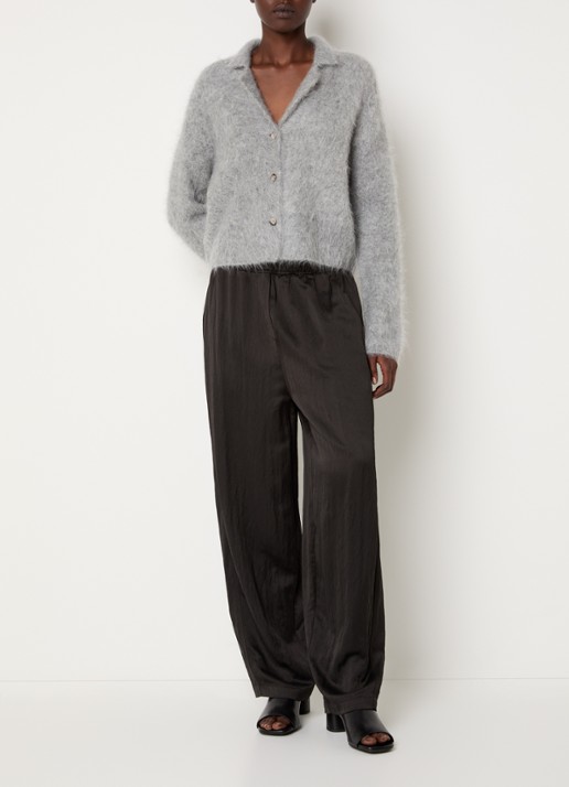Knit-ted Sherman grofgebreid vest met kraag - voorkant 3 lichtgrijs