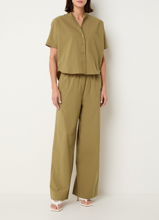 Knit-ted Shorty blouse met borstzak - voorkant 2 khaki