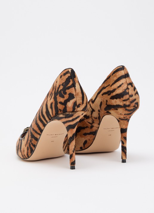 Kurt Geiger Belgravia pump met tijgerprint - achterkant 5 camel
